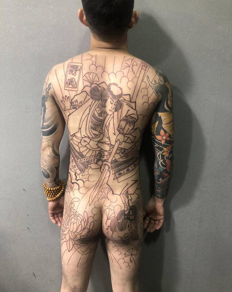 满背纹身图片_背部老传统纹身图案