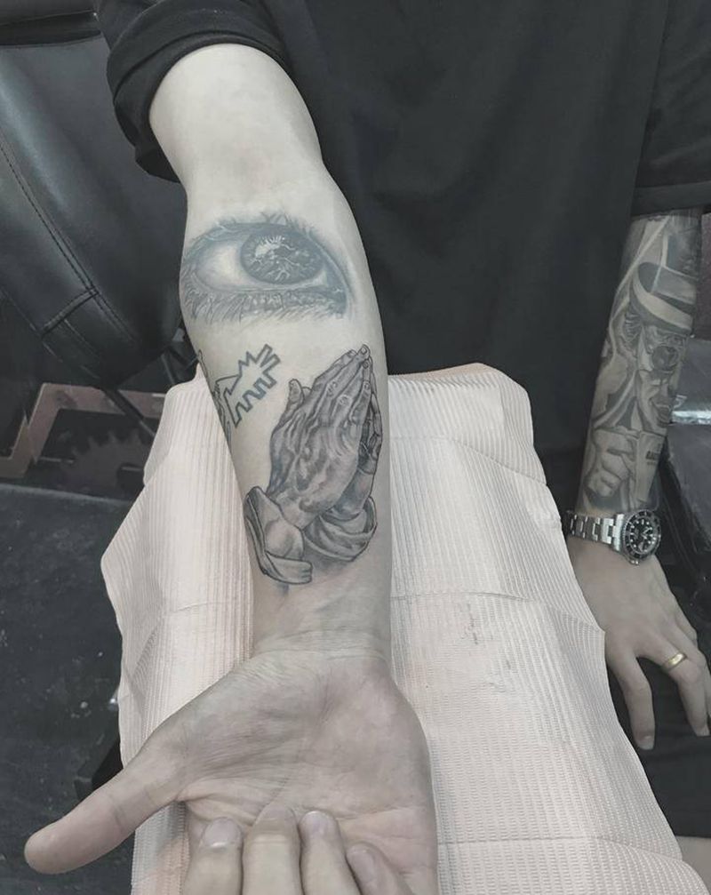 祈祷纹身图片_手臂欧美写实纹身图案