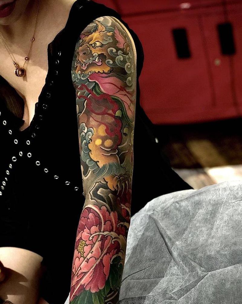 富贵唐狮纹身图片_手臂新传统纹身图案