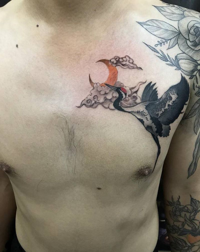 鹤纹身图片_胸部水墨纹身图案