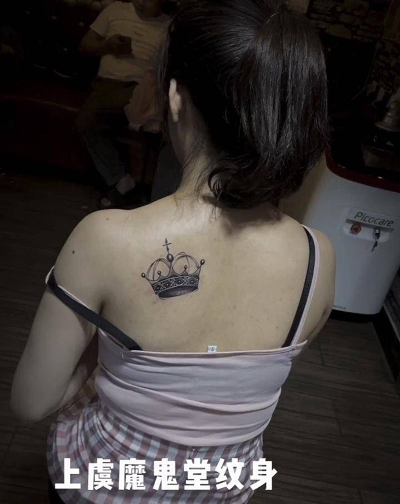 皇冠纹身图片_肩部纹身图案