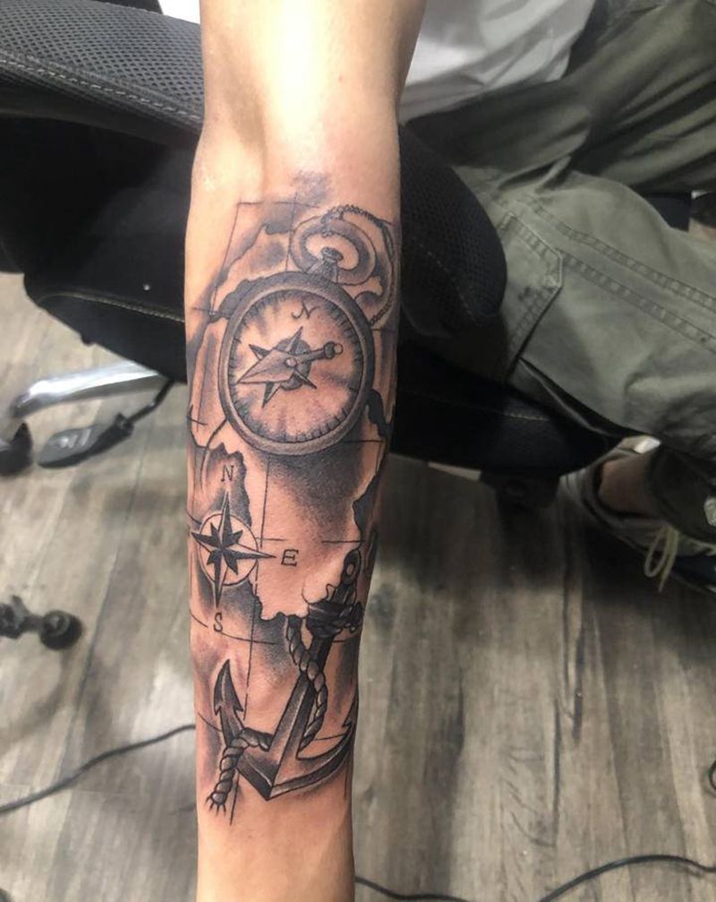欧美指南针纹身图片_手臂欧美写实纹身图案