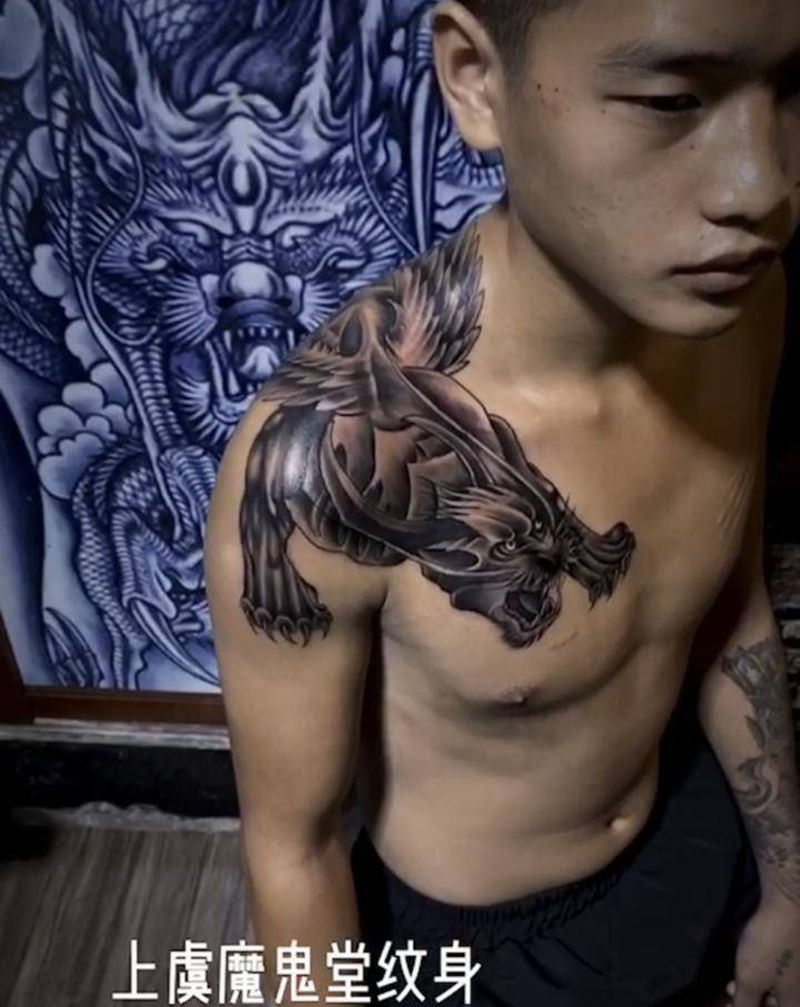今日作品纹身图片_胸部背部纹身图案