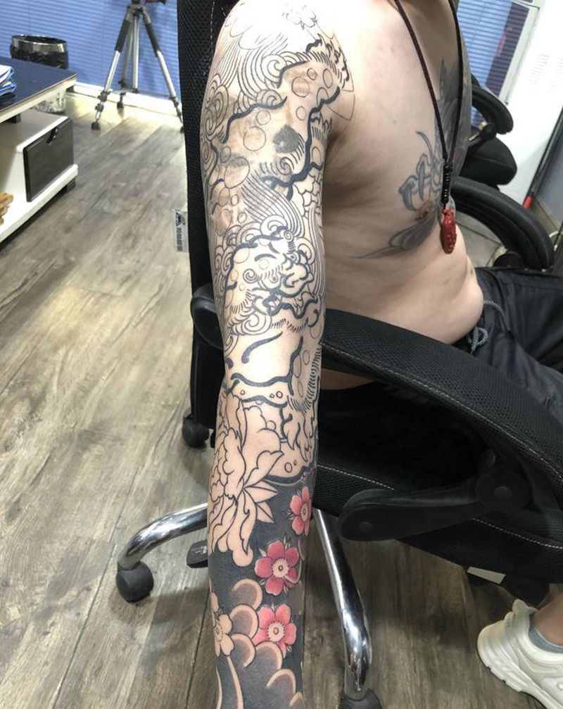 唐狮老传统纹身图片_手臂老传统纹身图案