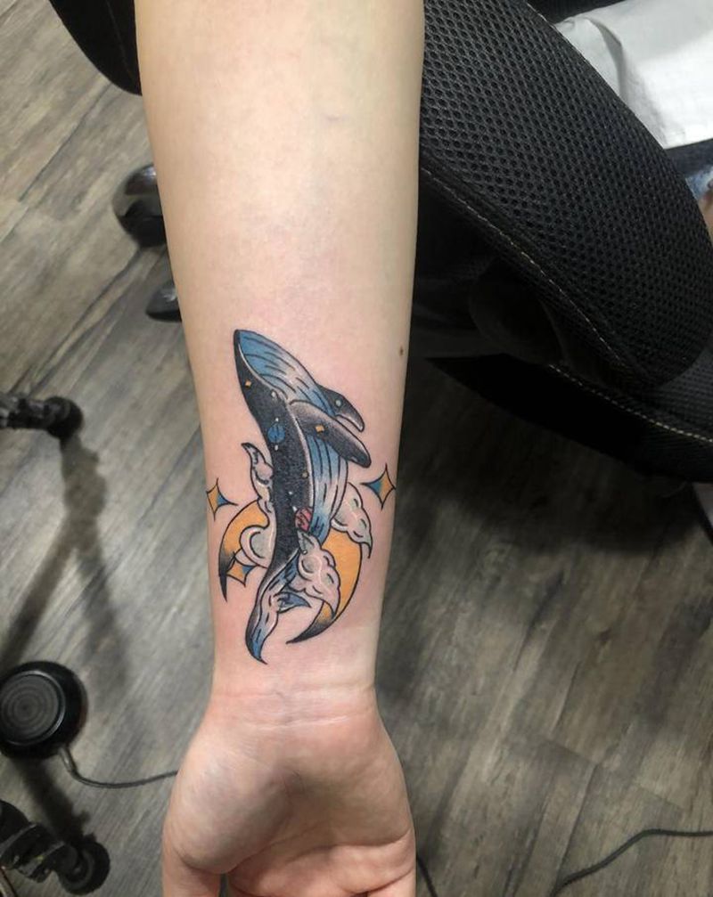 鲸鱼纹身图片_手臂Old School纹身图案