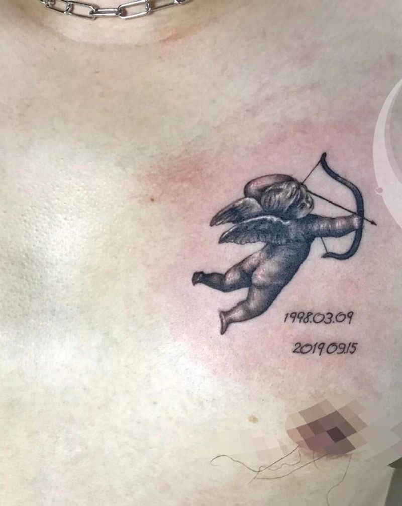 小丘比特纹身图片_胸部纹身图案