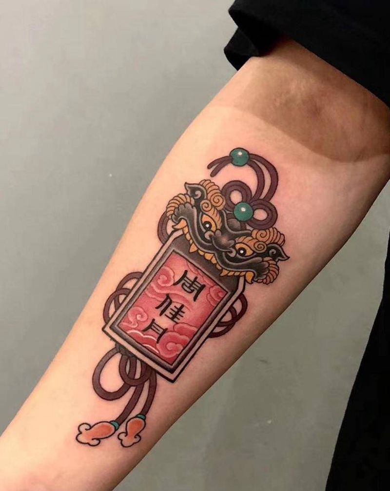 福牌纹身图片_手部老传统纹身图案
