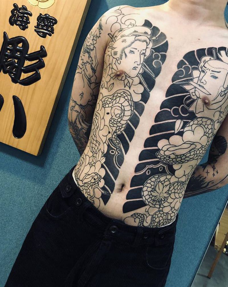 日式开衫纹身图片_腹部老传统纹身图案