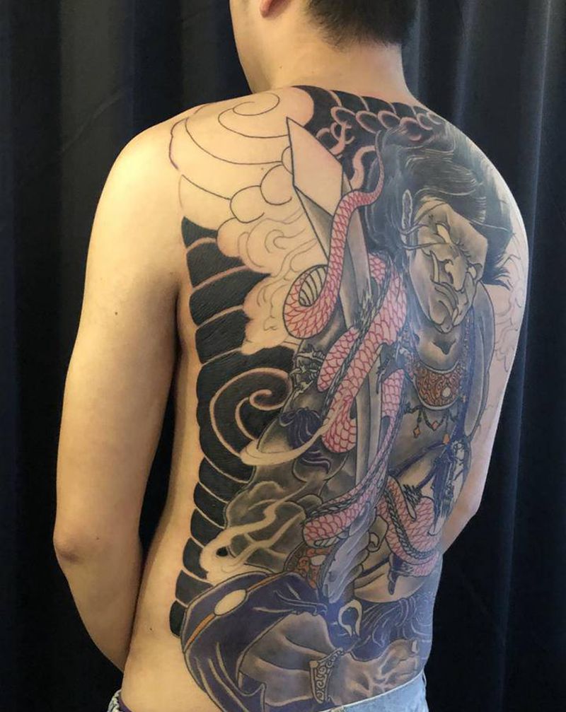 不动明王纹身图片_背部老传统纹身图案