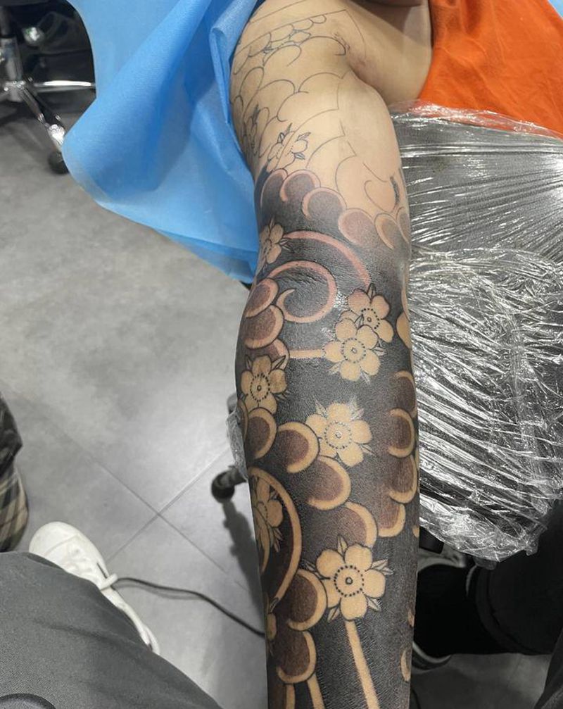 樱花臂纹身图片_手臂老传统纹身图案