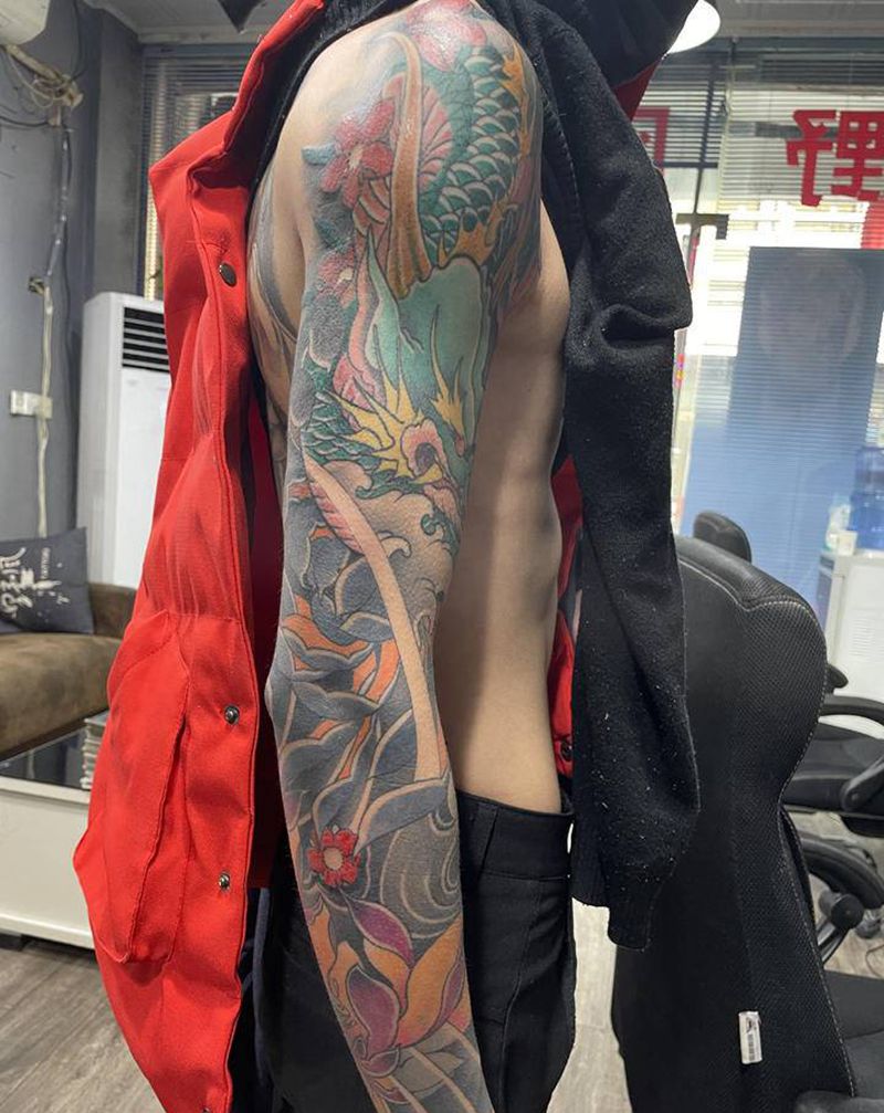 新传统龙纹身图片_手臂新传统纹身图案