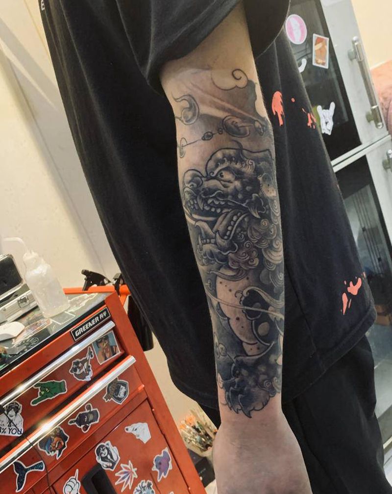 唐狮纹身图片_手臂新传统纹身图案