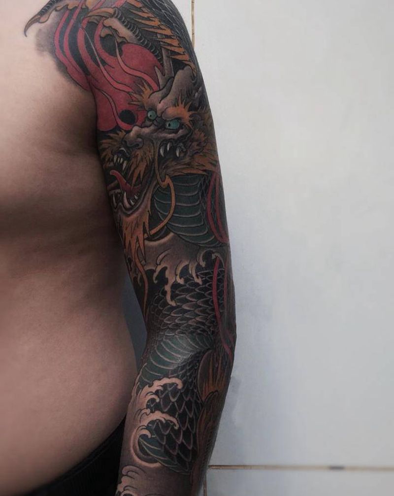 花臂龙纹身图片_手臂新传统龙纹身图案