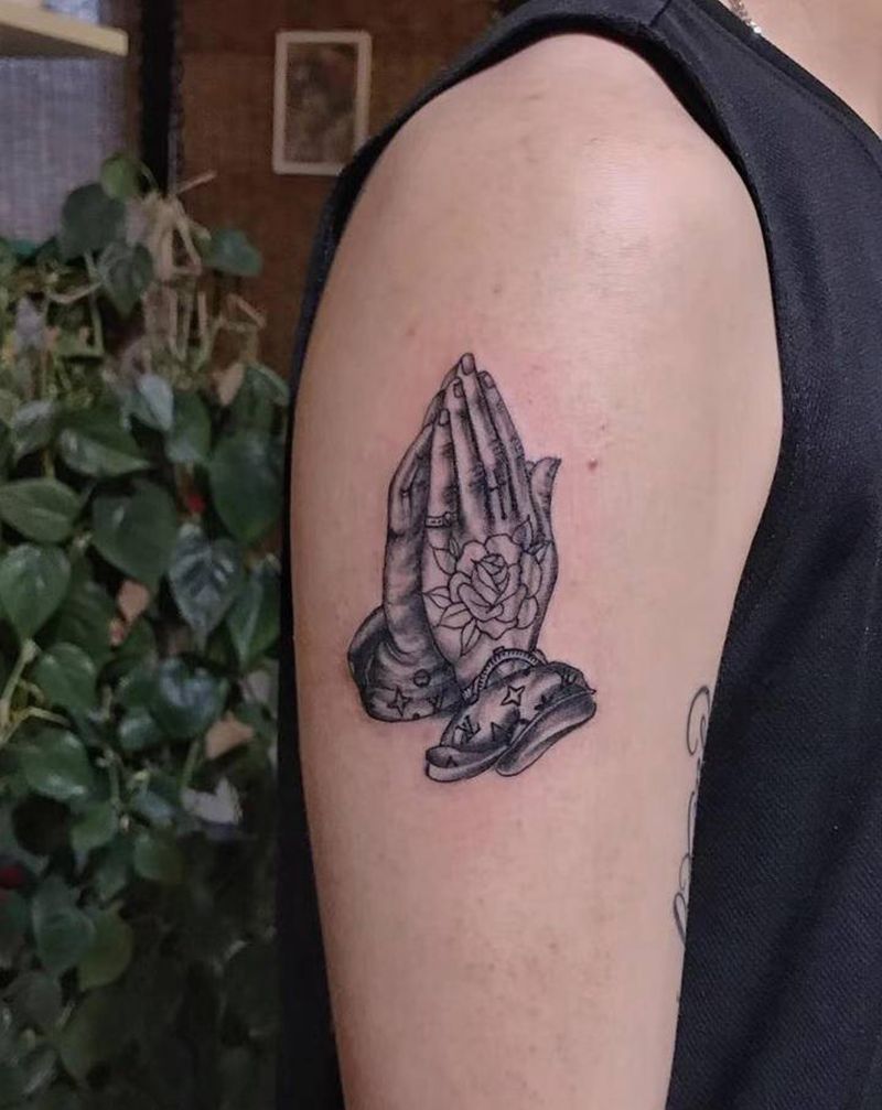 祈祷之手纹身图片_手臂纹身图案