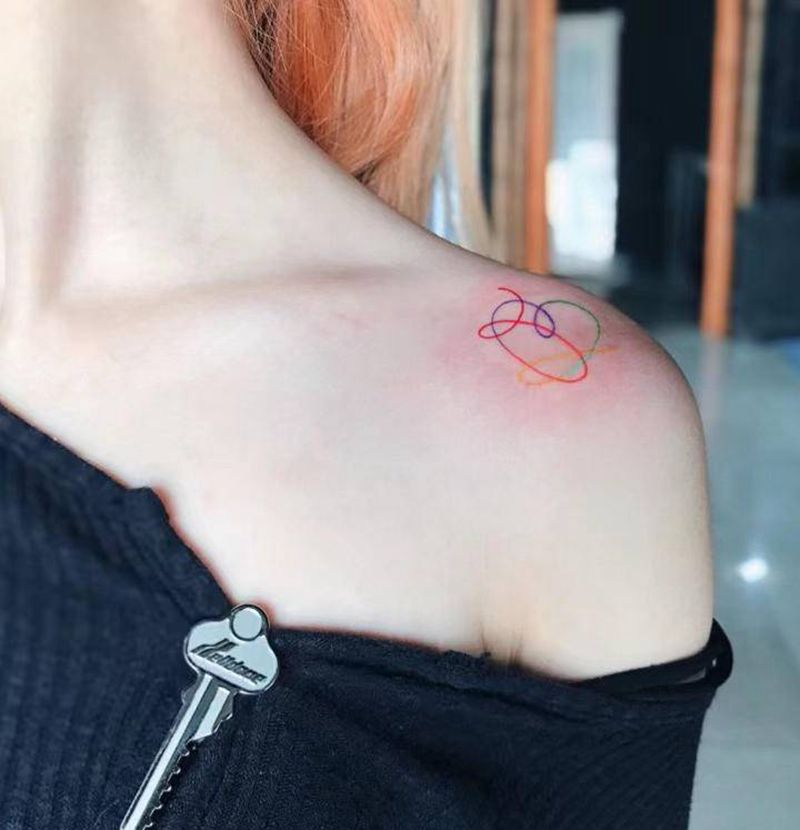 线纹身图片_肩部几何纹身图案