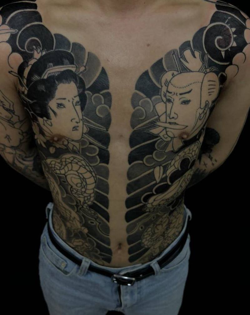 大蛇开衫纹身图片_腹部老传统纹身图案