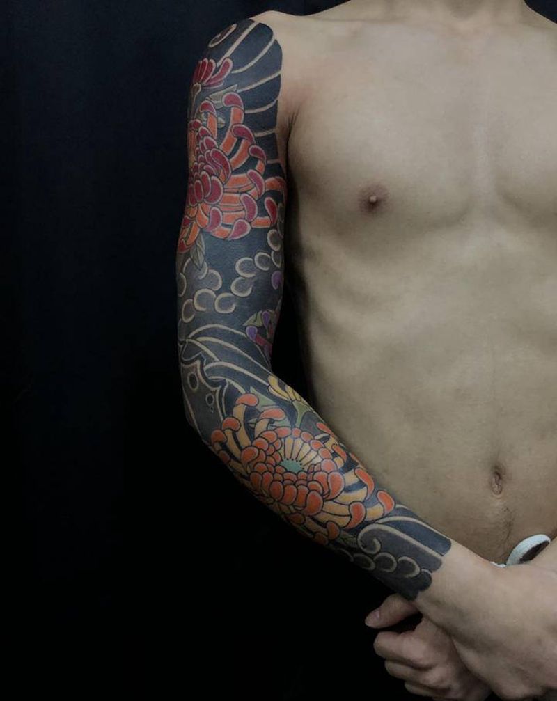 菊花 老传统。花臂纹身图片_手臂老传统纹身图案