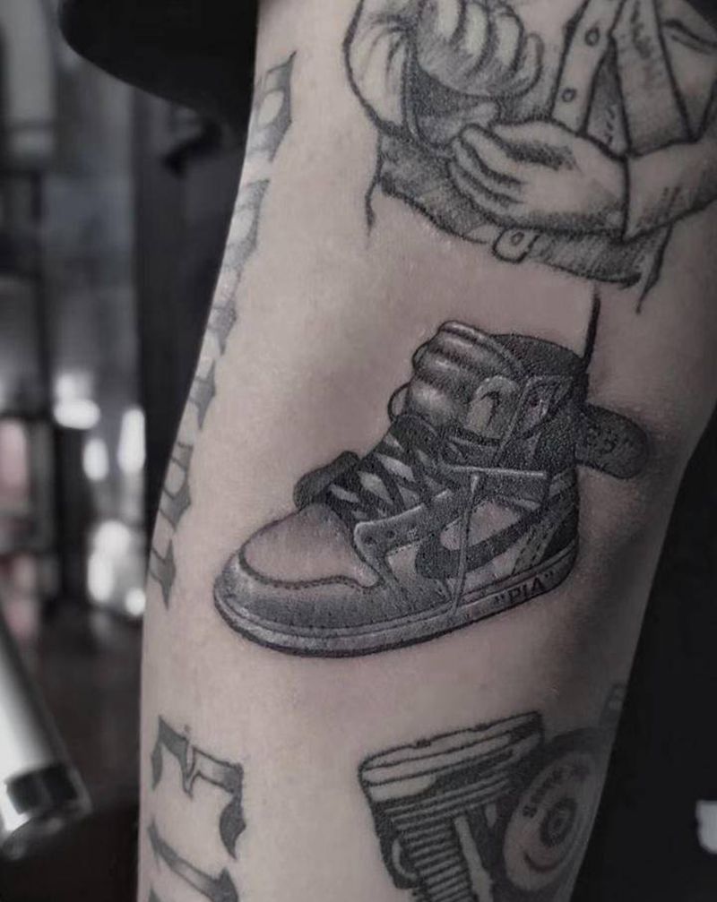 AJ1纹身图片_手臂纹身图案