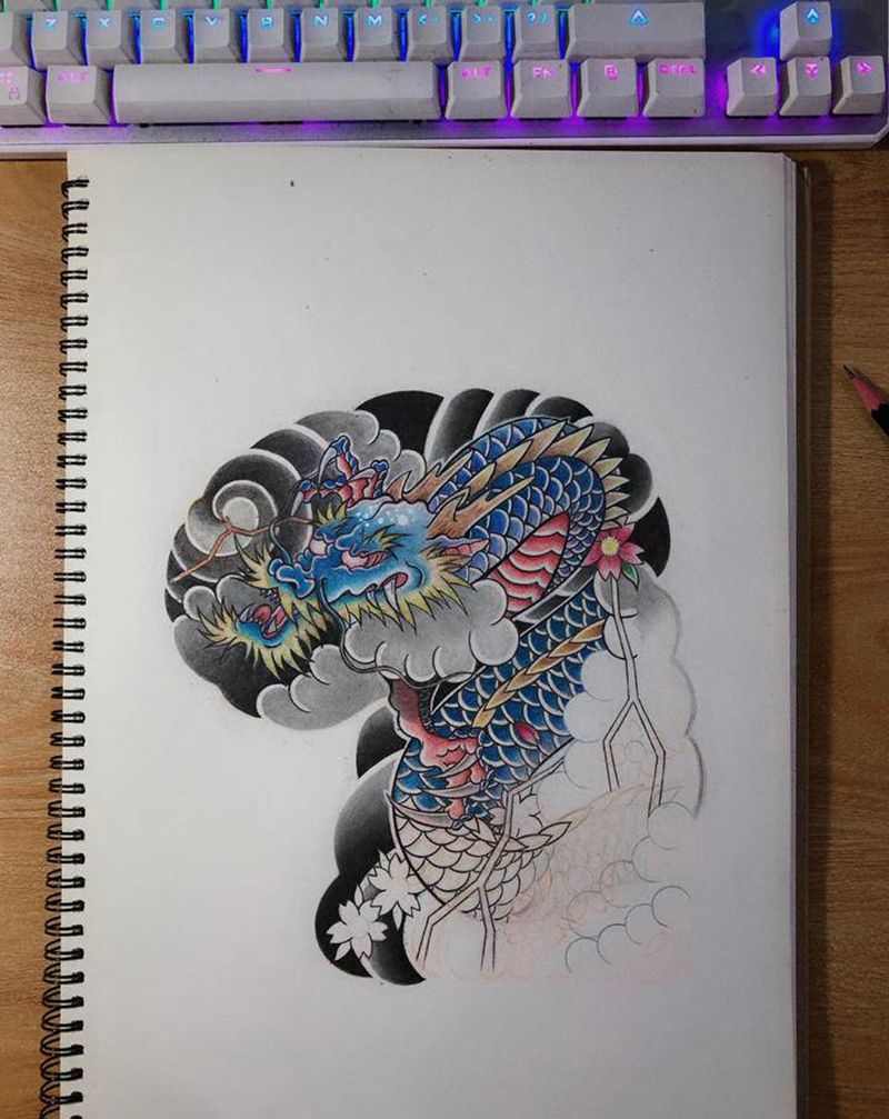 龙纹身图片_手臂胸部老传统半甲纹身图案