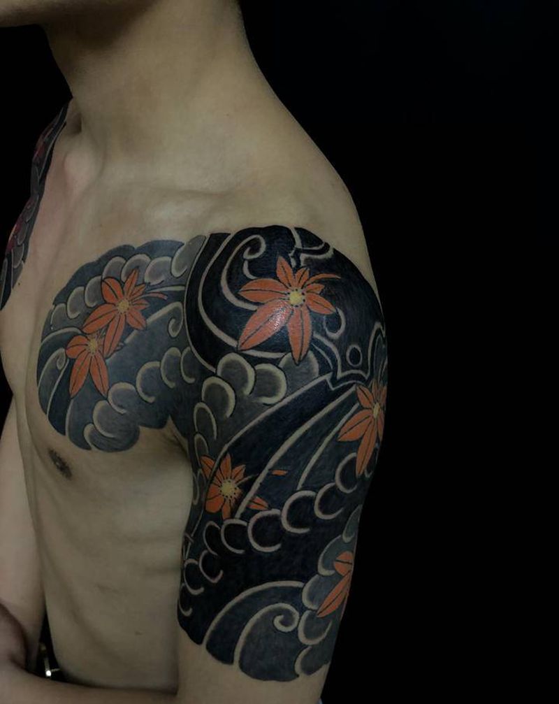 半胛纹身图片_手臂老传统纹身图案