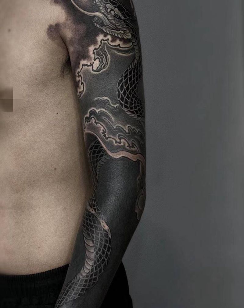 花臂蛇纹身图片_手臂新传统蛇纹身图案