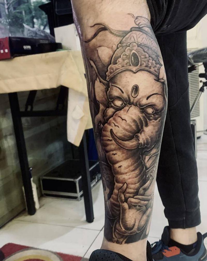 象神纹身图片_腿部新传统纹身图案