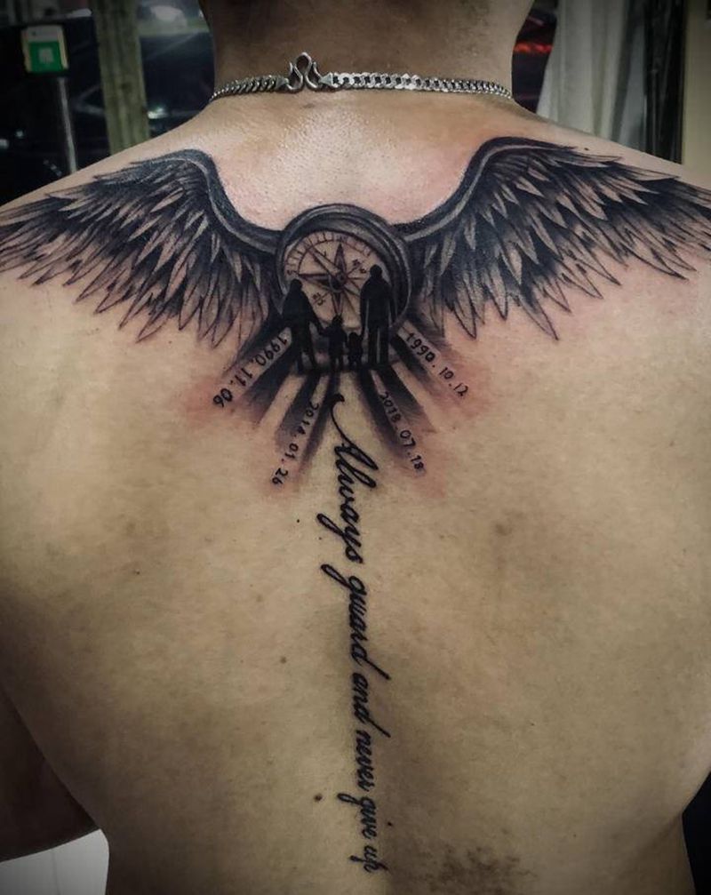 翅膀纹身图片_背部欧美写实新传统纹身图案