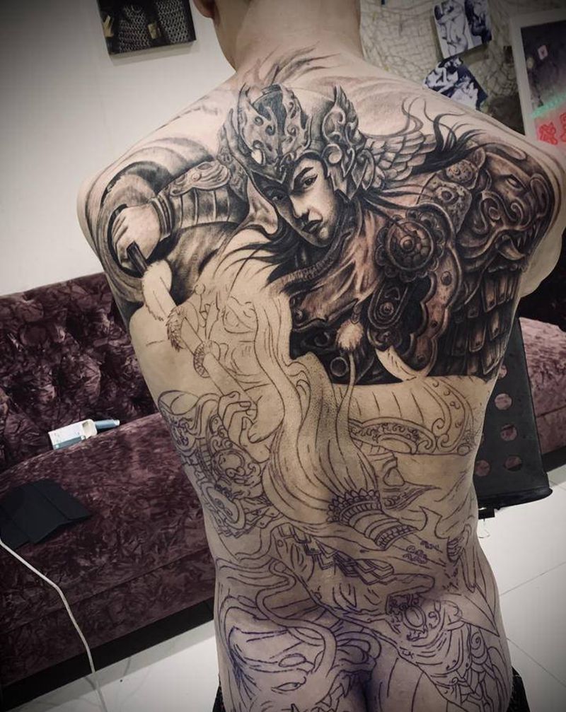 赵云纹身图片_臀部背部欧美写实新传统纹身图案