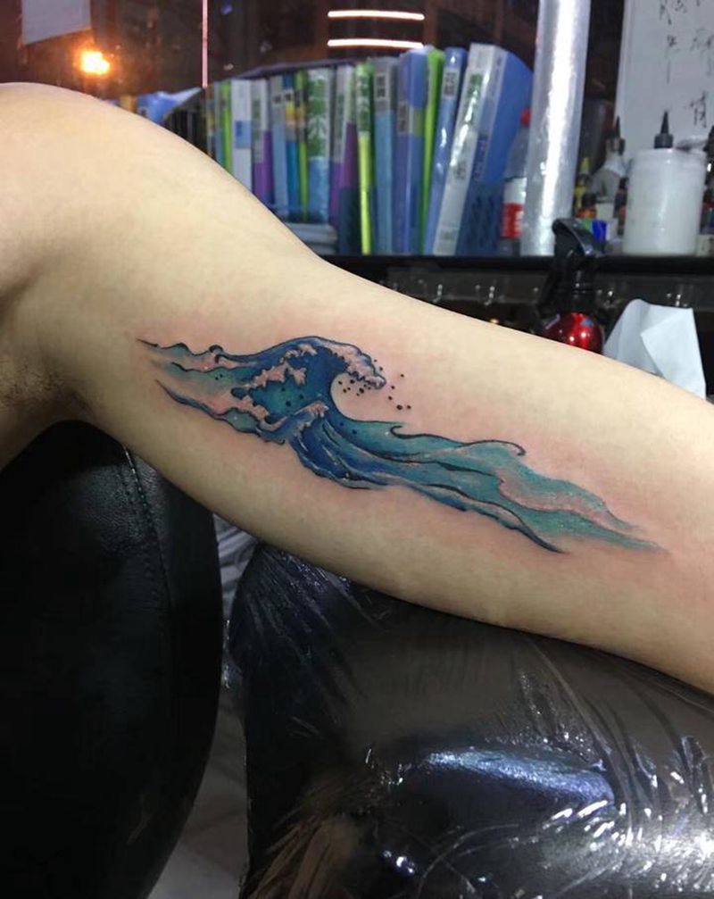 浪纹身图片_手臂纹身图案