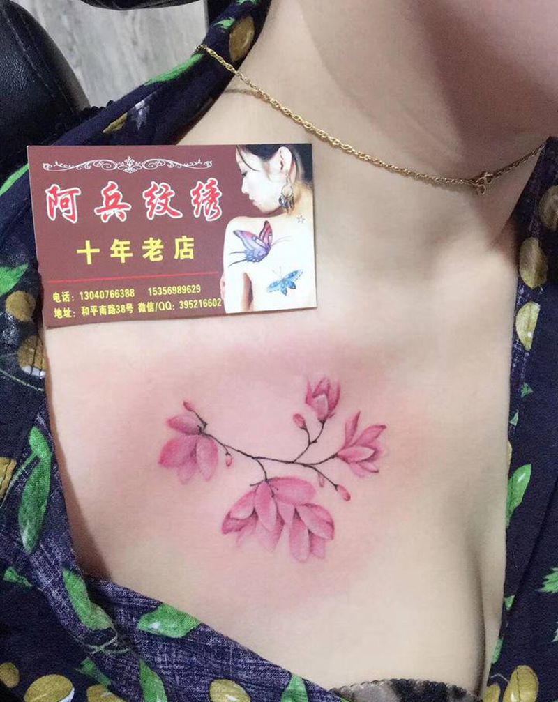 花纹身图片_胸部纹身图案