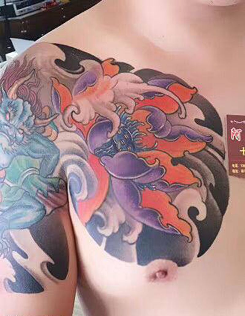 风神半胛纹身图片_胸部纹身图案