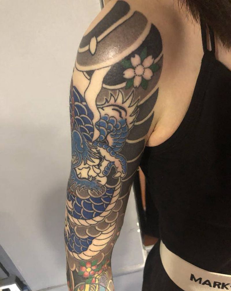 花臂七分袖纹身图片_手臂老传统龙日式老传统纹身图案