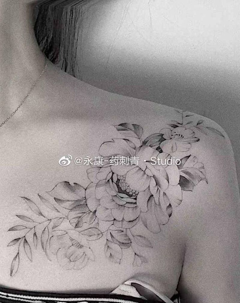 素花纹身图片_肩部纹身图案