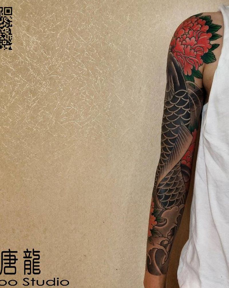 牡丹鲤鱼纹身图片_手臂老传统圆叁纹身图案