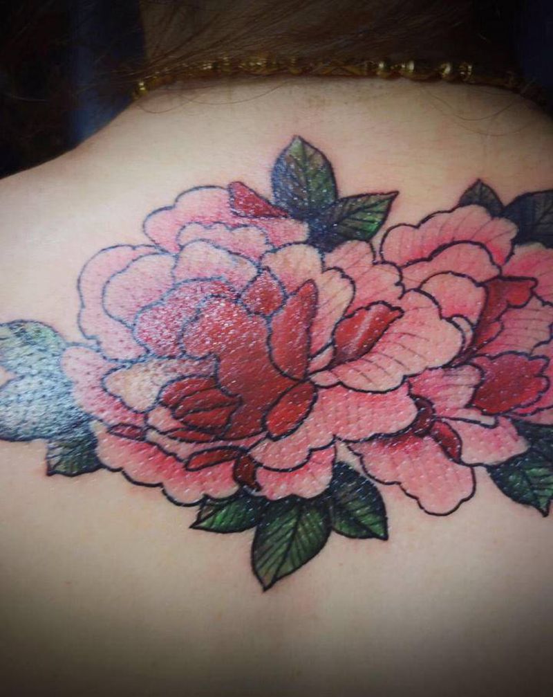 牡丹纹身图片_背部新传统纹身图案