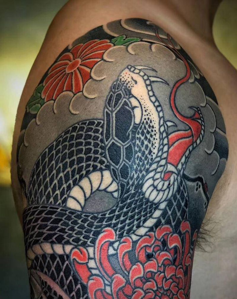 老传统蛇 细节图纹身图片_手臂老传统蛇 菊花纹身图案