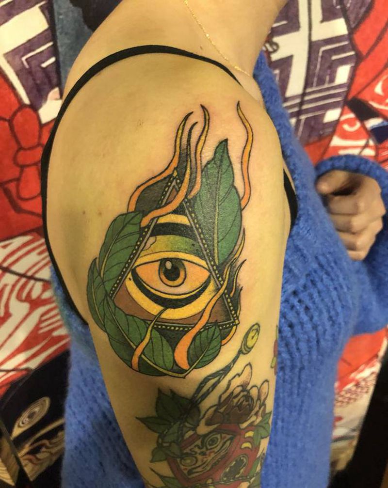 上帝之眼纹身图片_肩部手臂New School新传统眼睛上帝之眼纹身图案