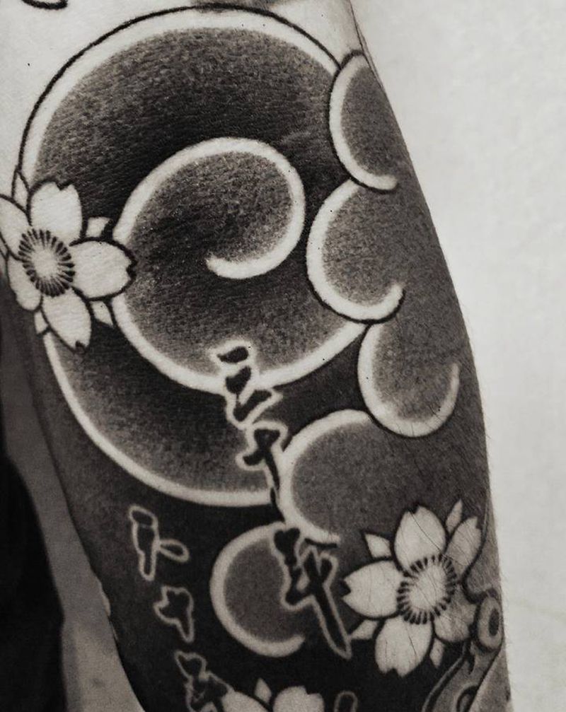 老传统圆针打雾•唐龍峯纹身图片_手臂老传统纹身图案