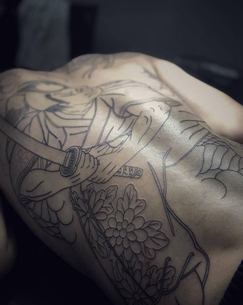 老传统满背线条纹身图片_背部老传统纹身图案