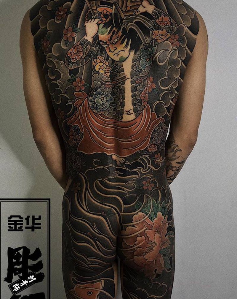 满背纹身图片_背部老传统纹身图案