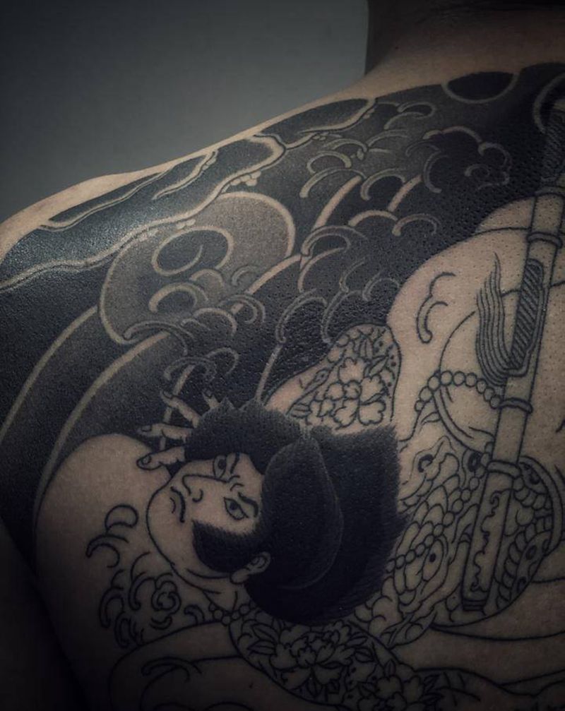 今日工张顺纹身图片_背部老传统纹身图案