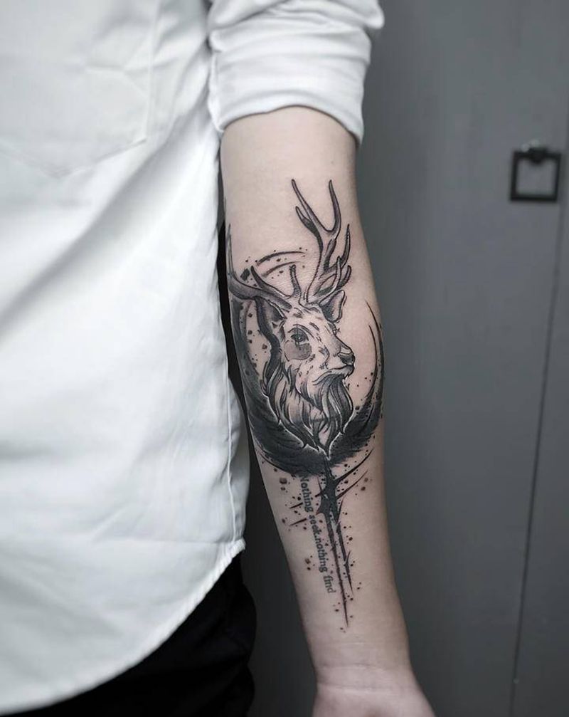 暗黑系鹿头 暗月纹身图片_手臂手部欧美写实暗黑鹿头遮盖纹身图案
