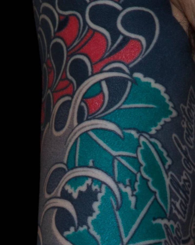 作品细节欣赏•唐龍毛毛纹身图片_手臂老传统菊花纹身图案