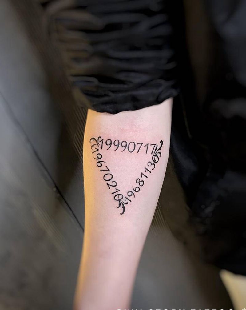 纪念三角纹身图片_手臂几何图腾纹身图案