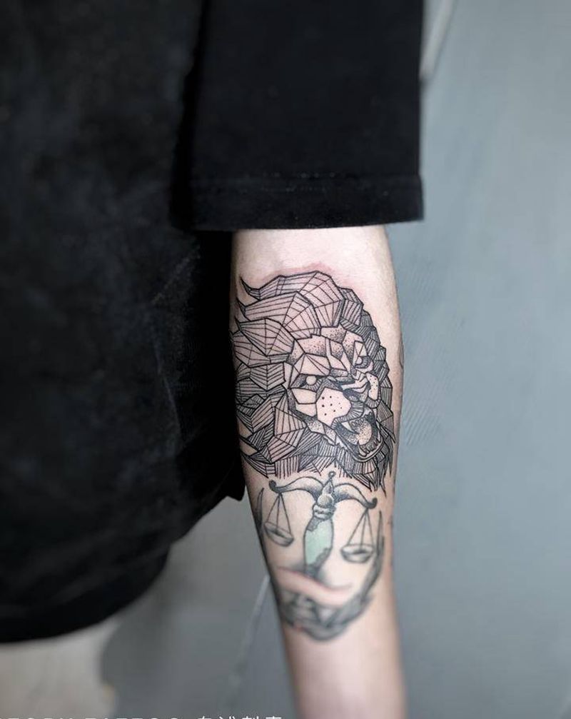 狮子纹身图片_手臂几何图腾纹身图案