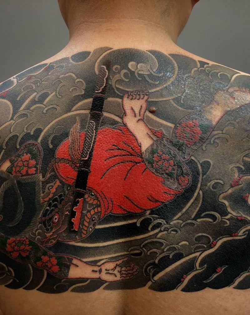 水浒英雄人物张顺纹身图片_背部老传统纹身图案