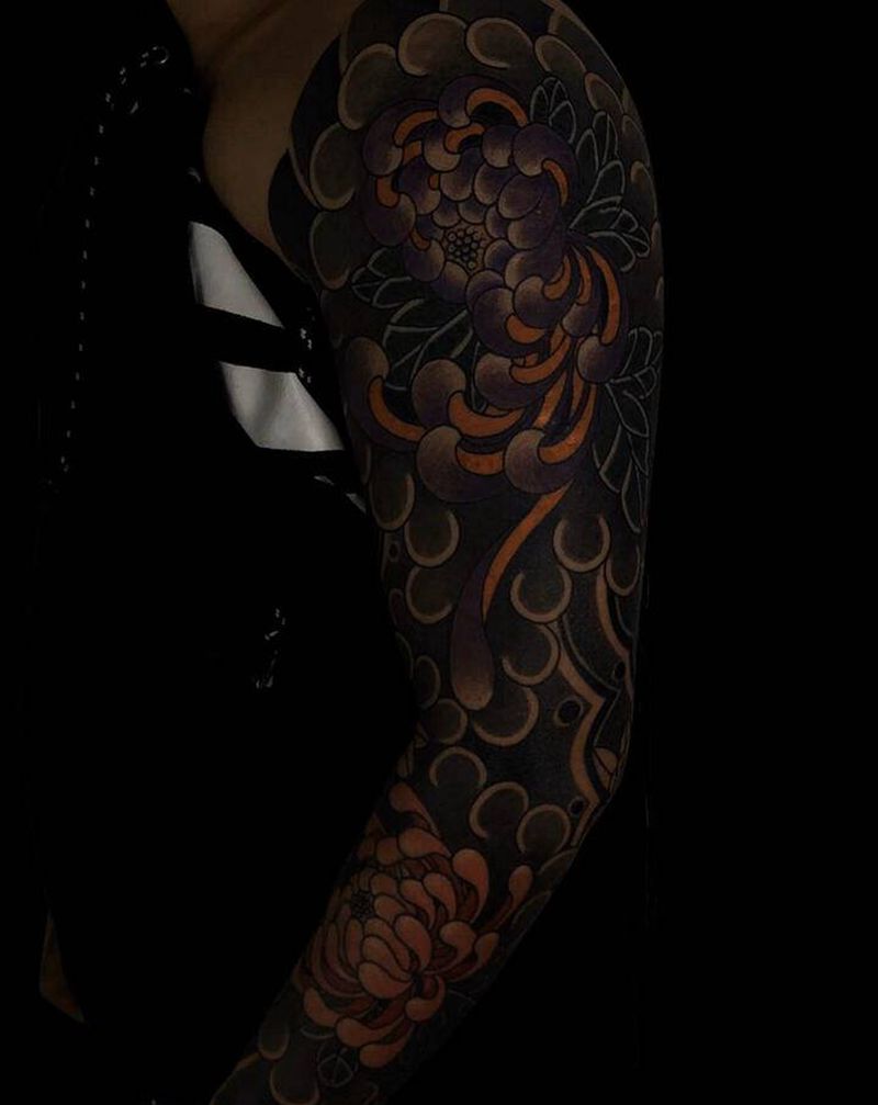 菊花花臂纹身图片_手臂老传统纹身图案