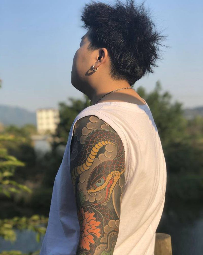 富贵蛇两年前作品纹身图片_手部手臂老传统纹身图案