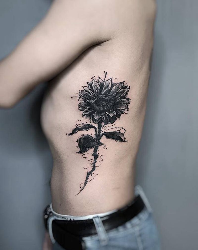 胎记遮盖—笔触向日葵纹身图片_腰部腹部笔触向日葵纹身图案