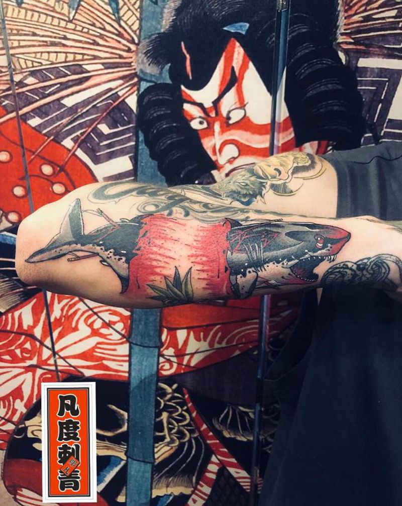 鲨鱼纹身纹身图片_手臂New School鲨鱼纹身图案